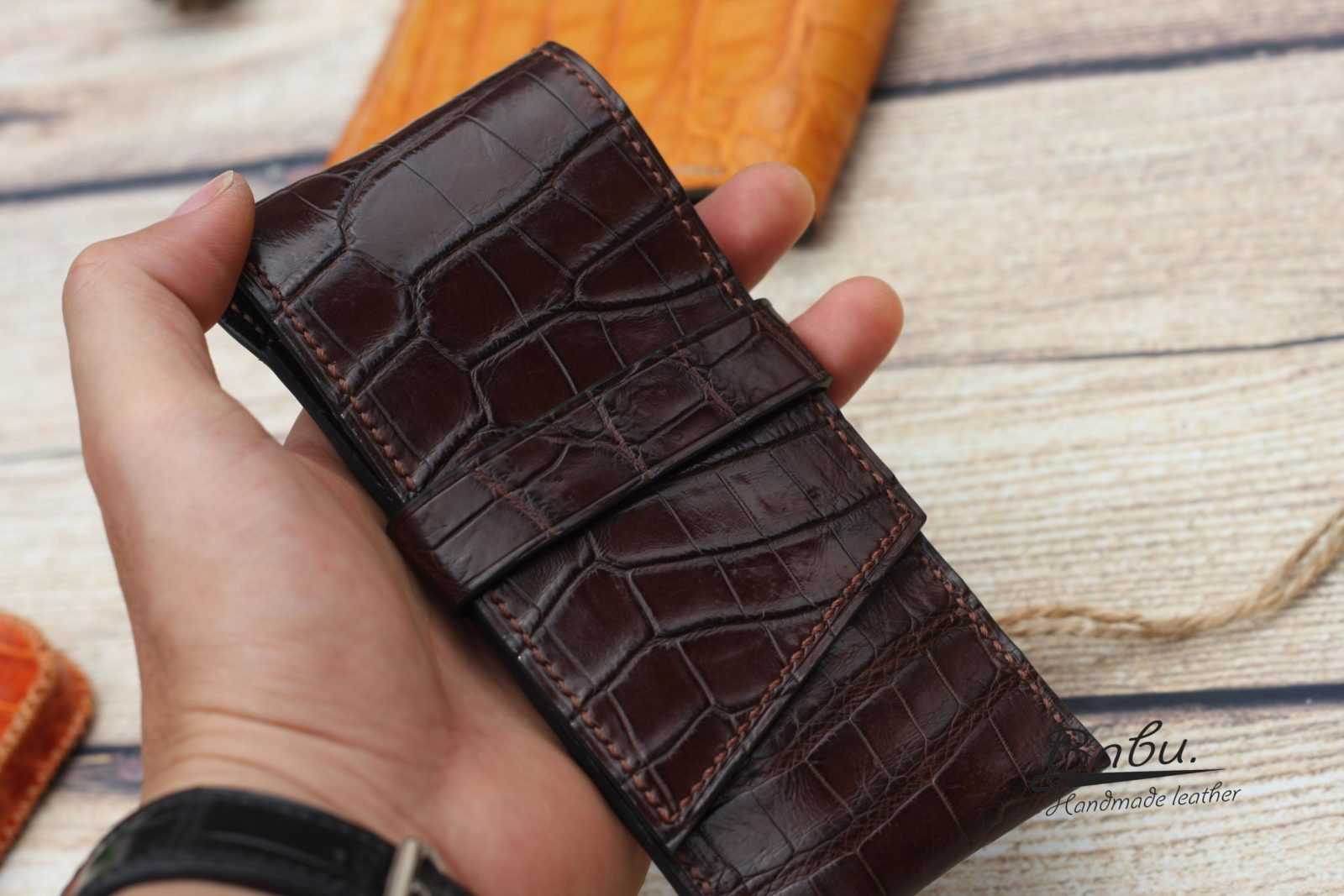 Vantaggio Brown Crocodile Embossed Leather Single Pen Case 