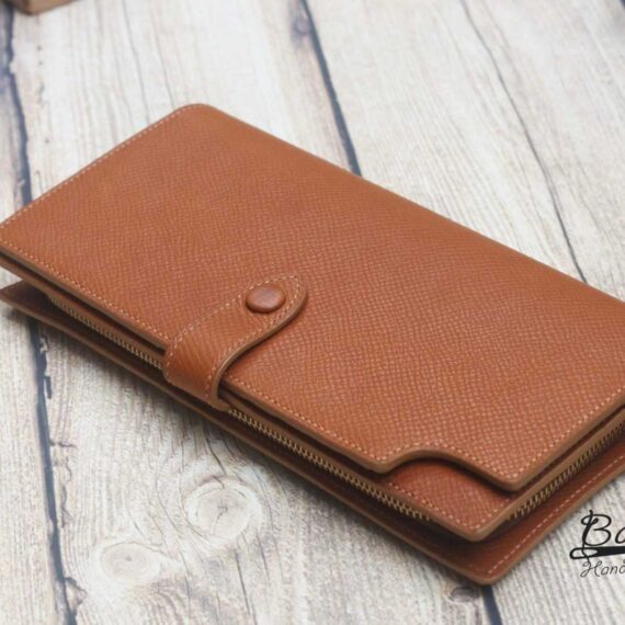 Easily distinguish real cowhide wallets for males from fake ones within only 3 seconds