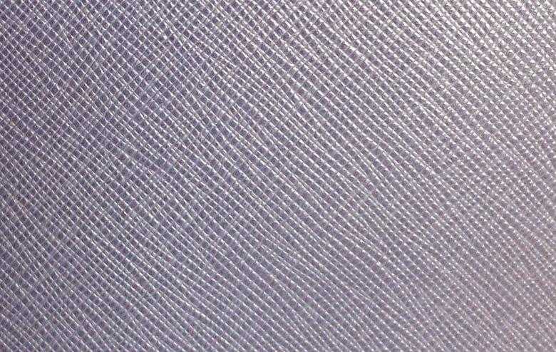 Typical texture of Saffiano leather.