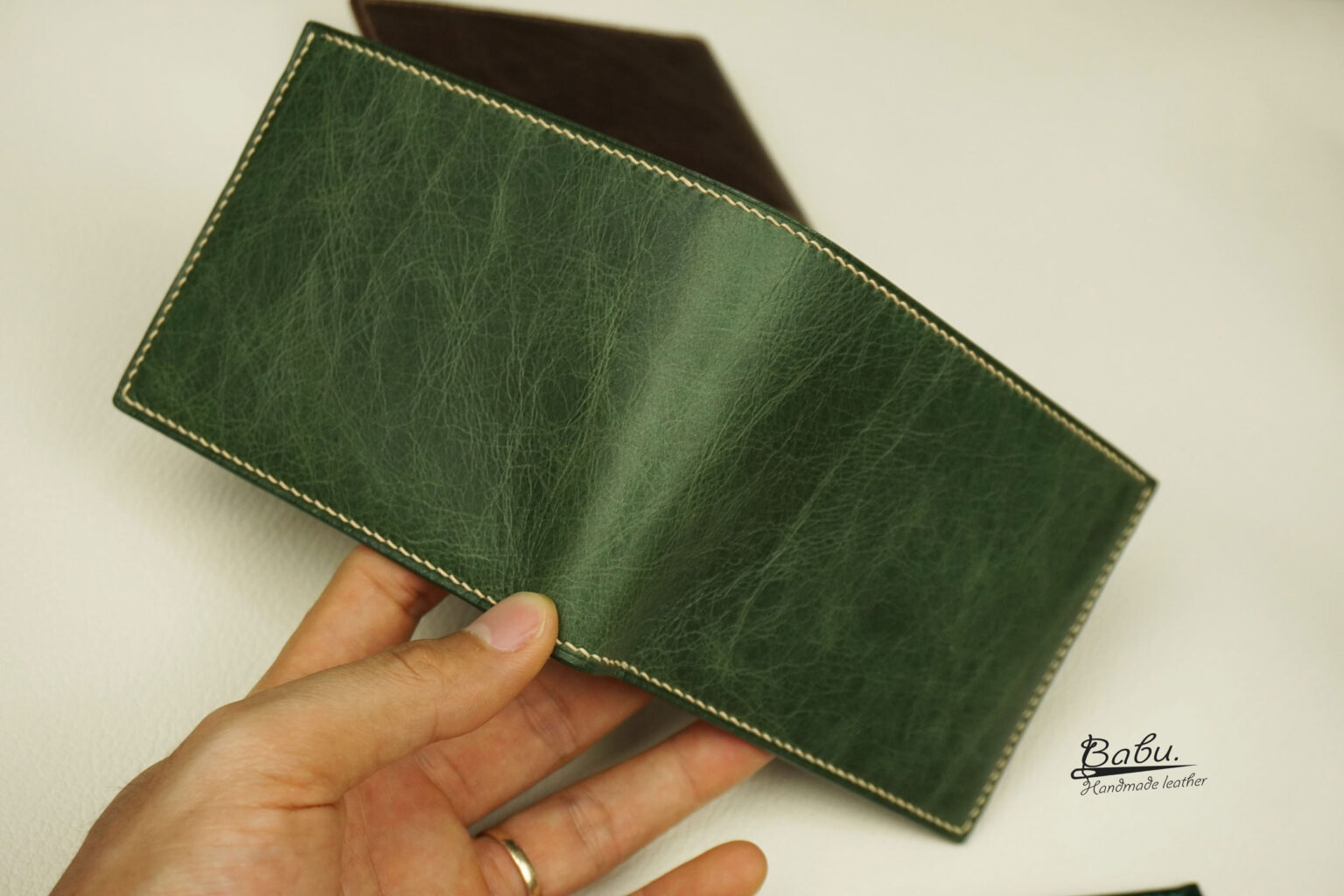 FULL-ZIP WALLET 19 IN MOSS GREEN EMBOSSED CALFSKIN