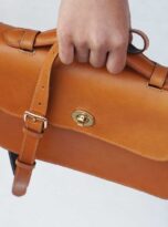 Tui da that deo cheo tai Ha Noi, tui da unisex cho nam va nu leather bag 5