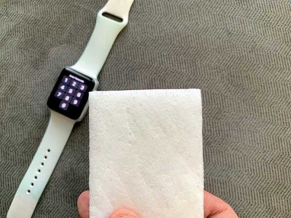 Does the fashion white apple watch band get dirty