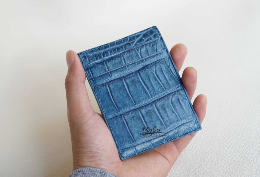 In search of a slim leather card wallet?