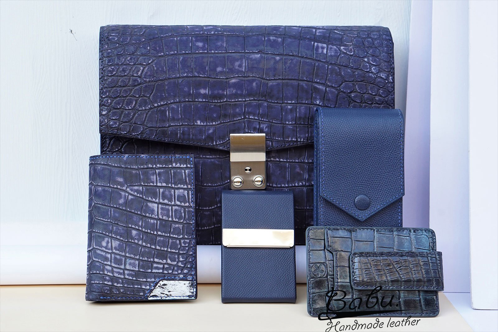 How to maintain alligator leather wallets