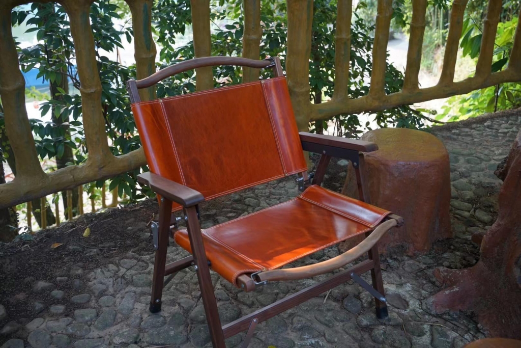 Wooden chairs with Conag Vachetta Cowhide